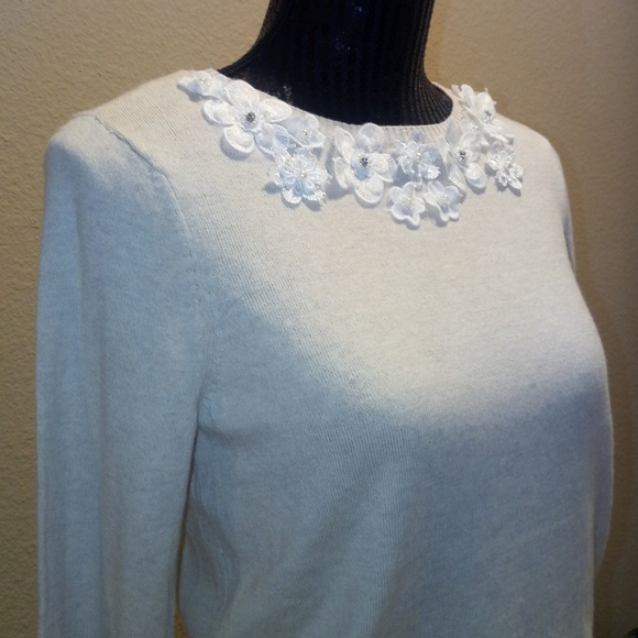 NWT ELLE Women's Flower Crewneck Pullover Sweater - Picture 5 of 6